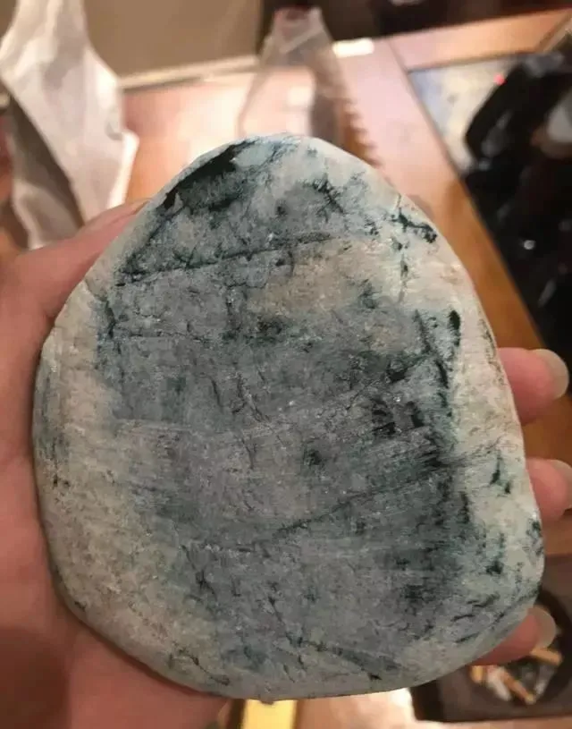 历史上最全真假翡翠原石鉴定判别方法，错过将后悔终生-怎样鉴定翡翠原石的真假