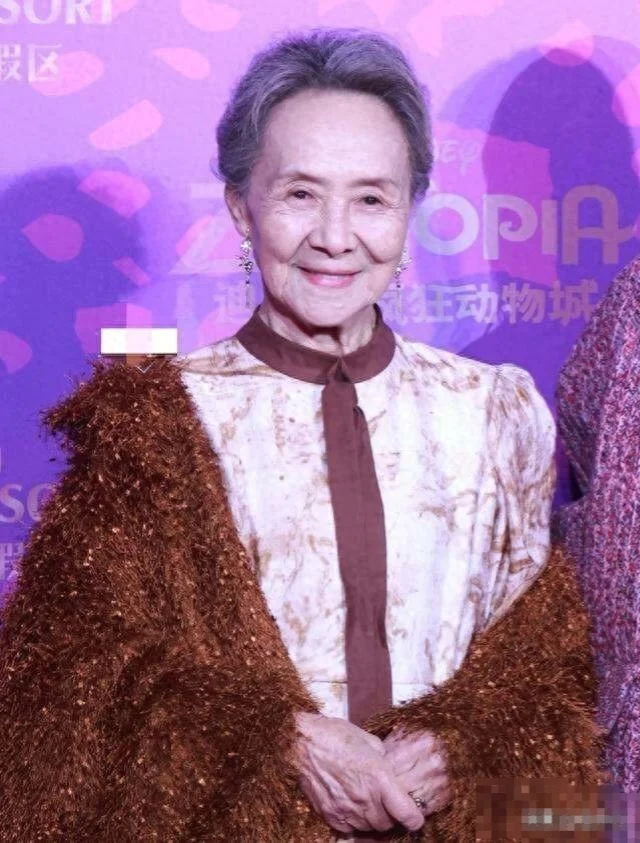 当86岁吴彦姝、61岁何赛飞撞上32岁杨紫，才发现，美真的无关年龄