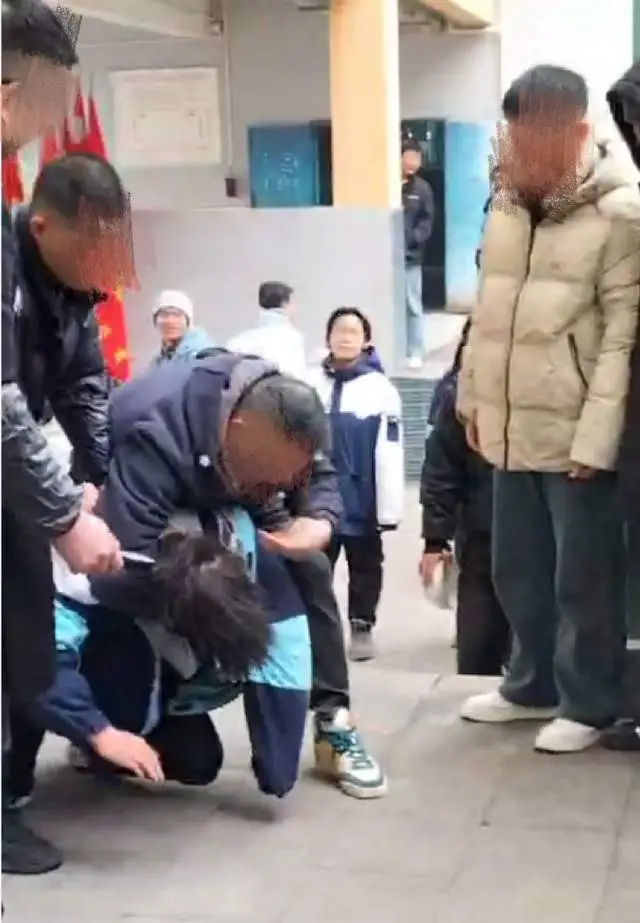 学生被按地剪头,县教委:老师未打人,当时只是想把他拉起来