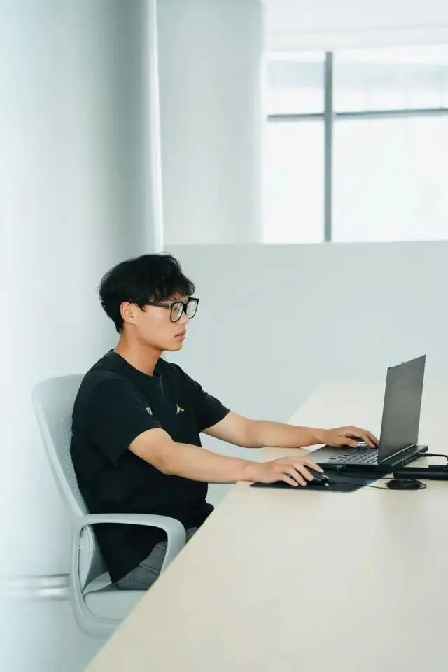 成都大一新生OPC创业，实现月入过万