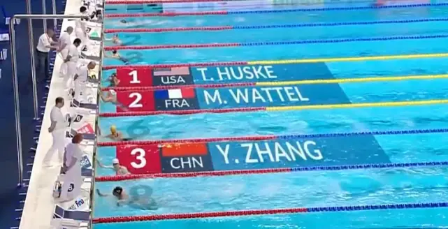中国本届世锦赛首枚奖牌诞生！张雨霏100米蝶泳夺铜