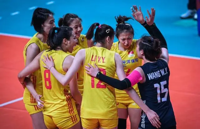 3-1逆转！日本女排8连胜重返榜首 中国女排单局12-25崩盘