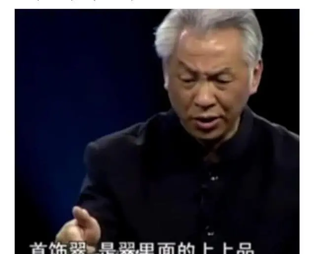 小伙拿翡翠原石去鉴定，估价4个亿（翡翠原石鉴宝视频）
