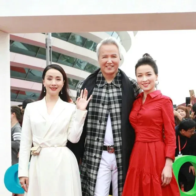 认定传销后TST仍在营业,张庭频繁现身微信群,代理商深夜直播