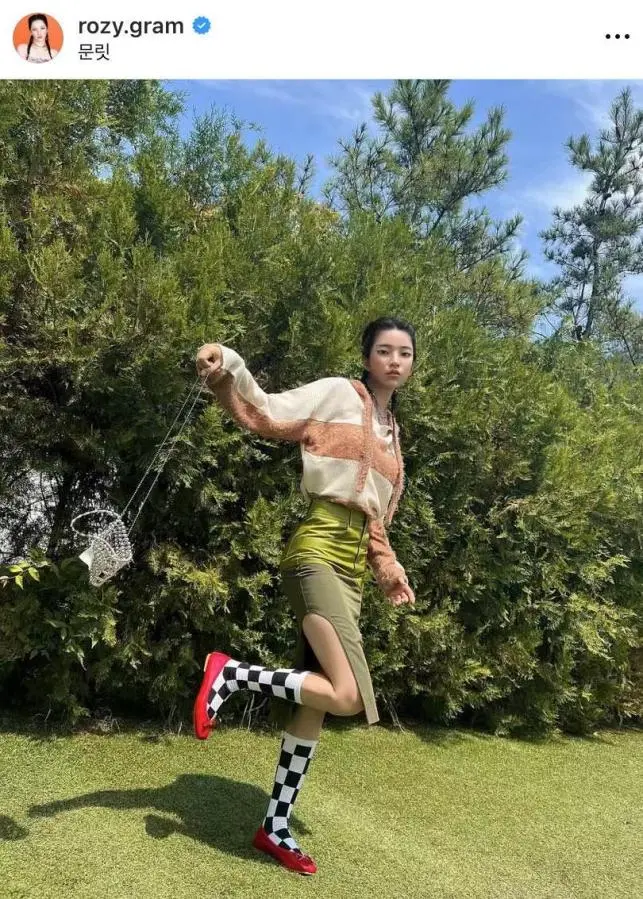 Rozy的设定为永远22岁的韩国年轻女孩。(图/@rozy.gram)