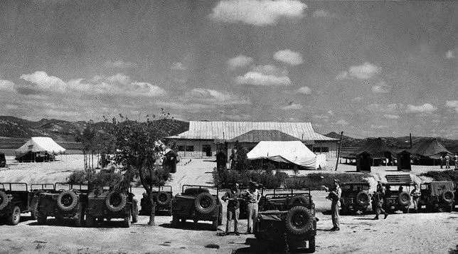 上图:1953年7月27日板门店会场区会议室全景。
