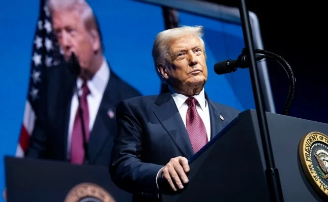 美议员质问:如果特朗普曾和未成年人发生关系,他还能当我们的总统吗?