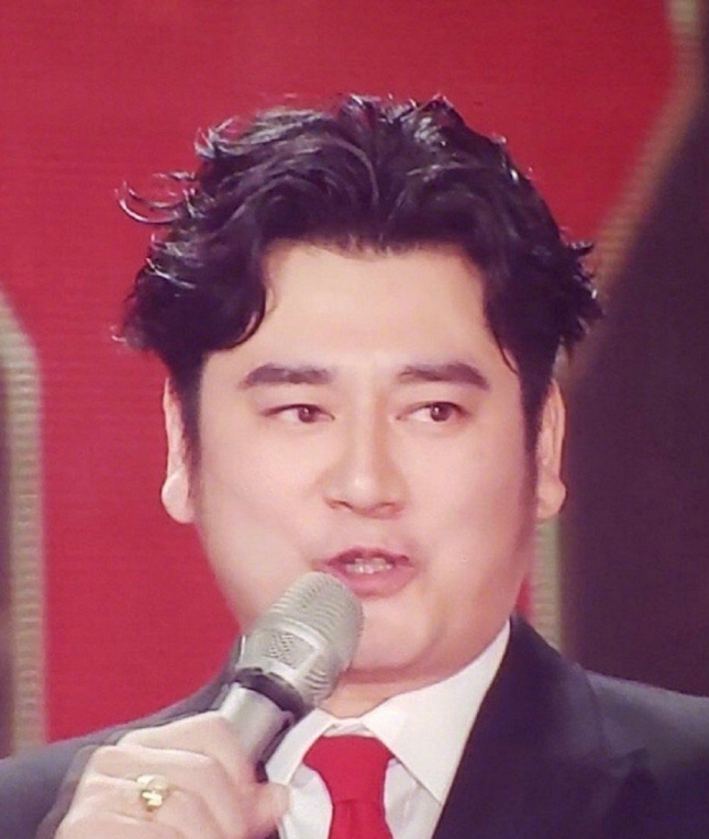 钱枫又胖出新高度全身发福肿到没脖子