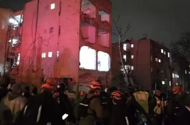 以色列阿拉德遭导弹袭击，至少64人受伤
