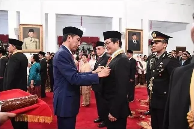 ● 2019年8月15日，印尼独立74周年之际，印尼总统佐科向有功人士颁发荣誉勋章，彭云鹏荣获“国家一级功勋章”