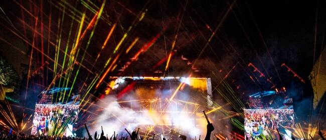 张杰重庆演唱会与谭维维合唱 硬朗肌肉引歌迷尖叫