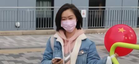 中国留学生收到健康包被外国人羡慕：像自家发糖别人家没有