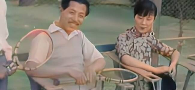 彩色修复影像：“九一八事变”后，少帅张学良与家人在公园打网球