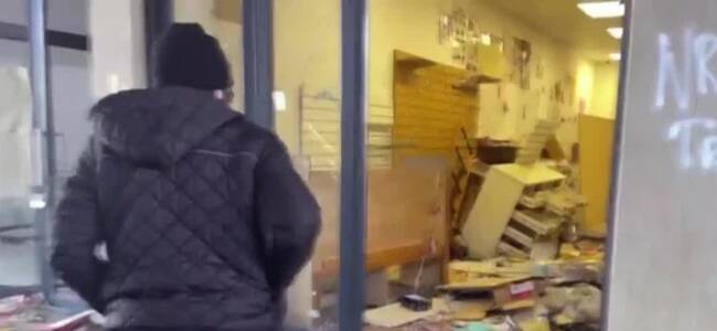 南非暴徒继续大肆洗劫 商铺被抢老板失声痛哭