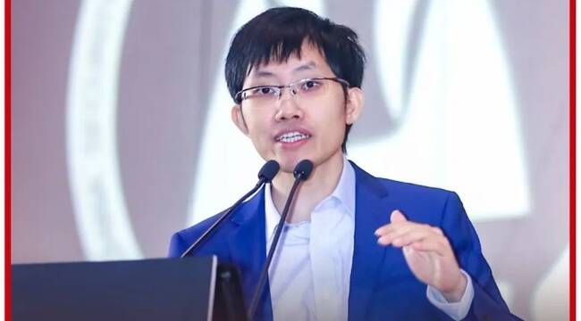 梁文锋和杨植麟再“撞车”