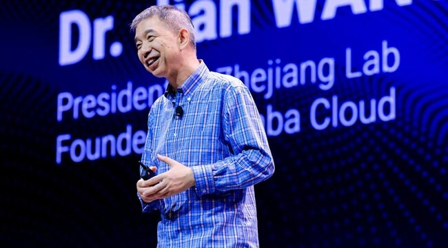阿里云王坚谈DeepSeek、宇树启示：小公司也能颠覆｜独家