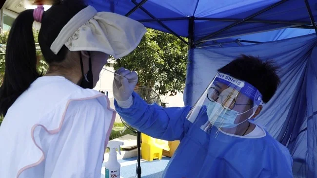 南昌：室外采样人员不再穿防护服 一小时换岗