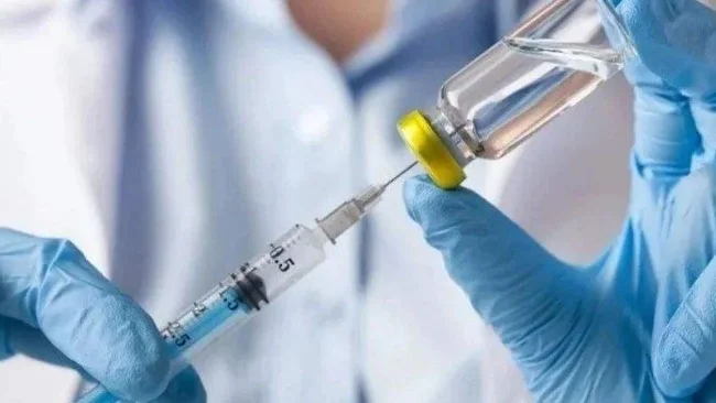 接种新冠疫苗会引起白血病？官方回应