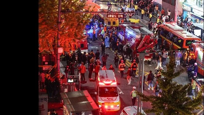 韩国首尔梨泰院踩踏事故已致151人死亡