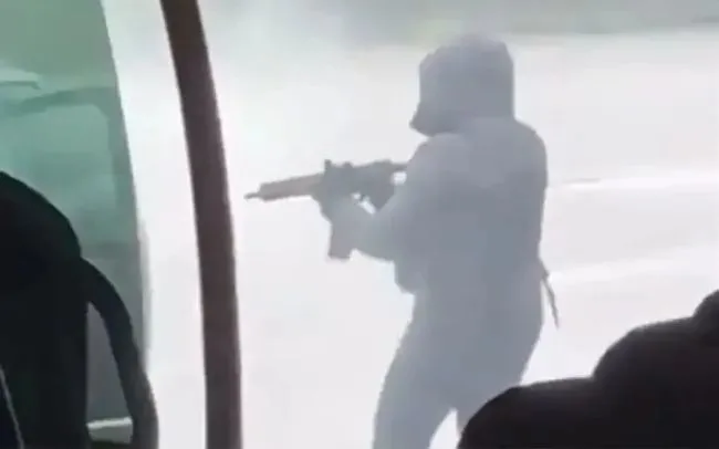 ·法国一囚车14日被劫。