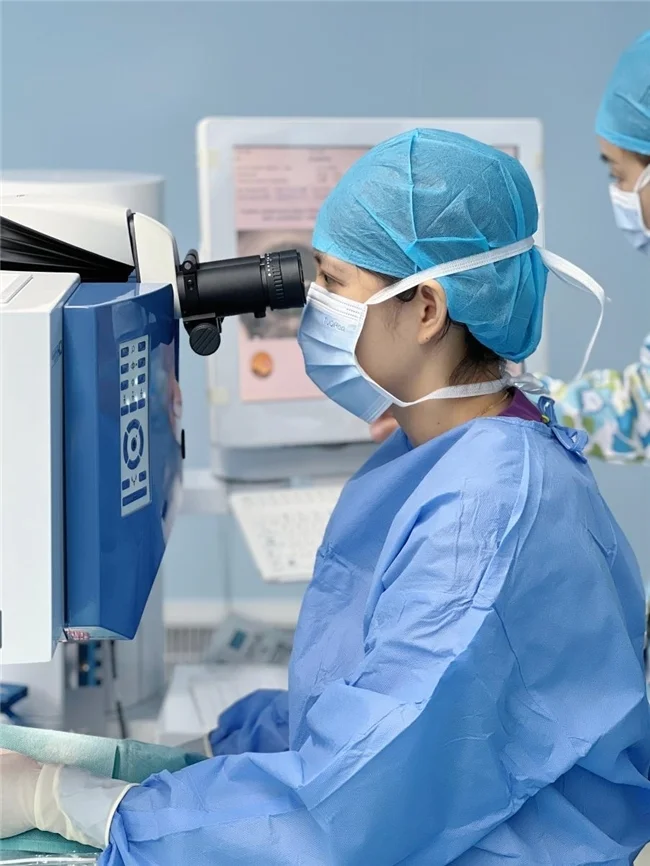 福州普瑞眼科科普：近视手术后两只眼睛视力不一样怎么办