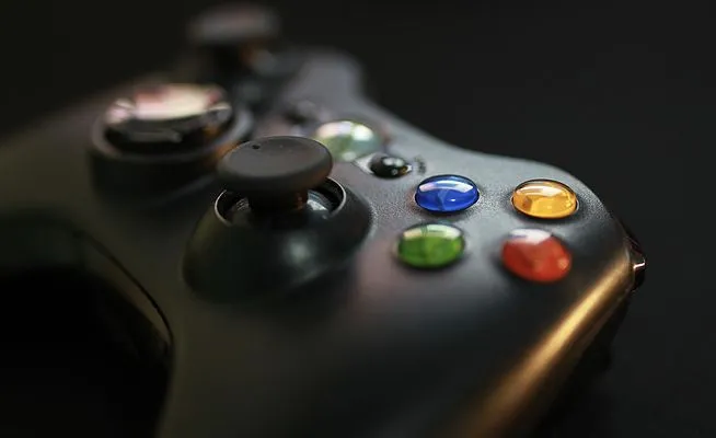 PC游戏手柄避坑推荐：比XBOX和PS4手柄便宜一半，手感竟一样？（pc游戏手柄性价比）