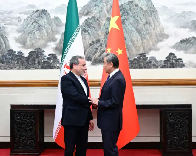 王毅同伊朗外长阿拉格齐会谈
