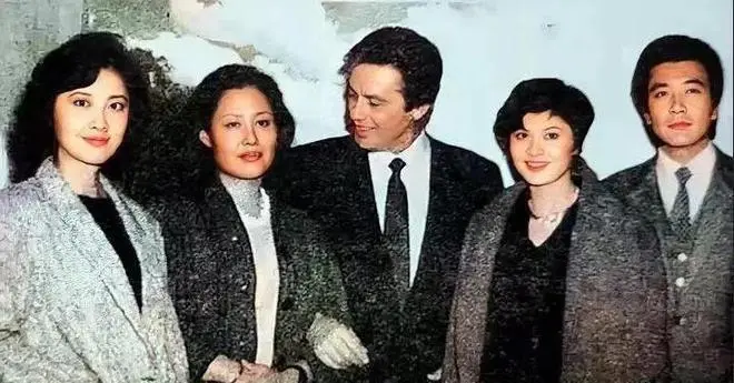 大陆第一美人名不虚传，看到朱琳和阿兰德龙1987年的合照就懂了