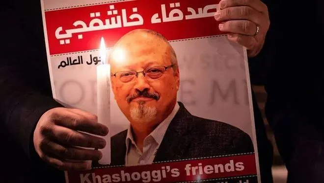 沙特籍记者卡舒吉生前是《华盛顿邮报》等多家媒体的专栏作者，曾担任沙特王室前顾问。2018年10月2日，他因批评沙特政府遭到暗杀。此事也极大冲击了美沙间的关系