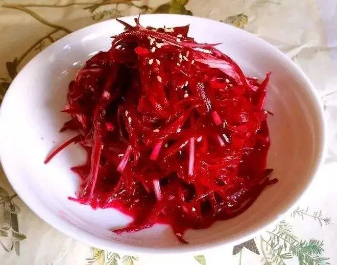 甜菜有这些营养价值和功效，看一看它的家常菜做法！（甜菜有哪些及做法）