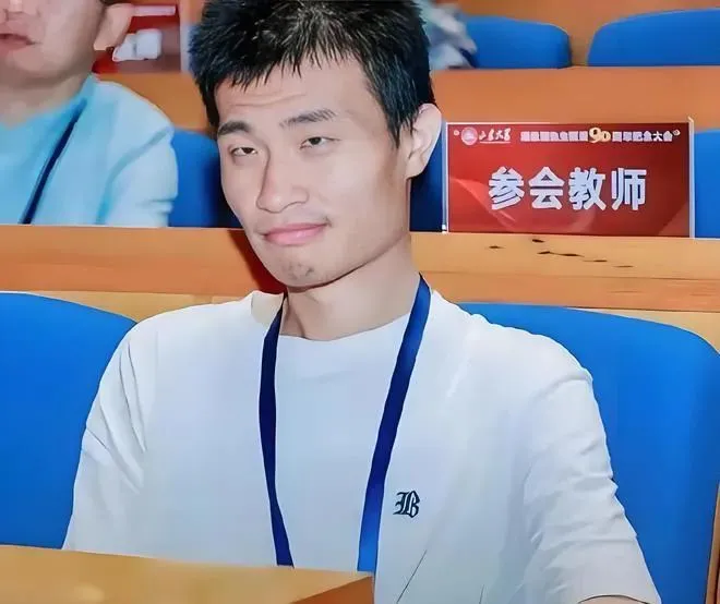 恳请北大关心干预韦东奕的健康状况，刻不容缓！