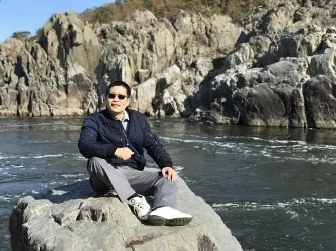 �������� ͼ���Ϻ��Ƽ���ѧ������ѧ�뼼��ѧԺ