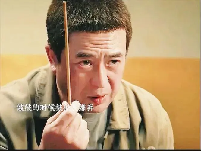 胡三元敲鼓的时候被狱友嫌弃,结果直接帮人敲背了,还挺专业的