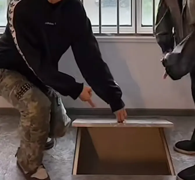 苏泊尔“勇闯男厕”:一口安全锅的三十年,因AI广告引发低俗争议_快讯_第12张_纵横网 苏泊尔“勇闯男厕”:一口安全锅的三十年,因AI广告引发低俗争议_https://www.izongheng.net_快讯_第12张