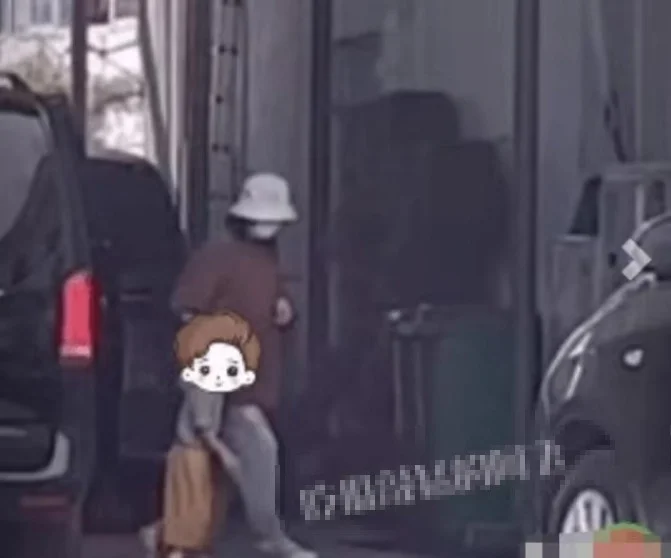 刘诗诗拍广告儿子来探班 一脸宠溺藏不住