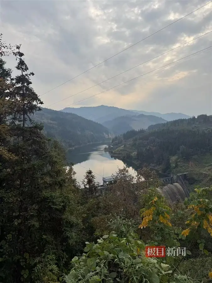 背雷水电站大坝