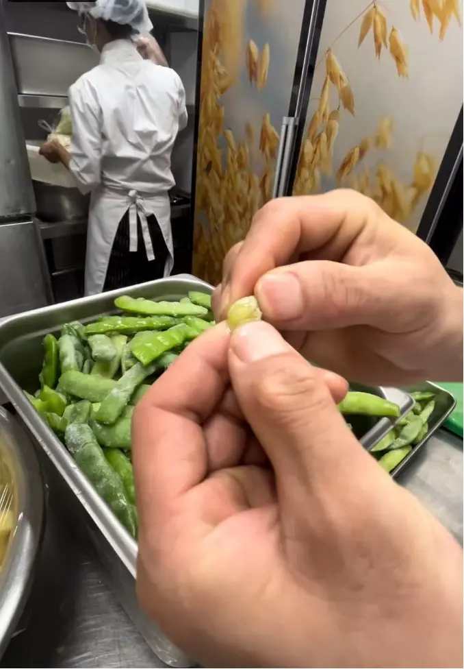 凤凰网《风暴眼》/摄