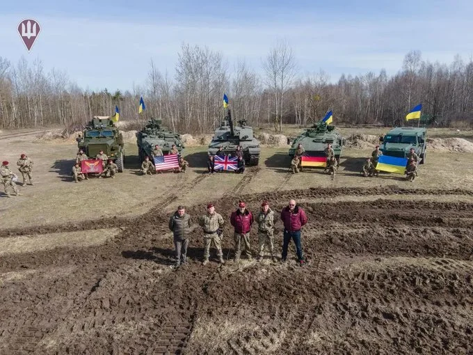 乌克兰3月27日收到西方坦克（图源：乌克兰国防部）