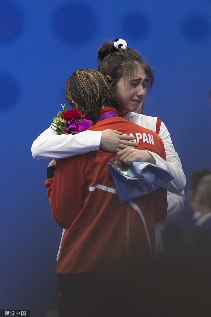 张雨霏和池江璃花子的拥抱，堪称本届亚运会最感人的时刻。