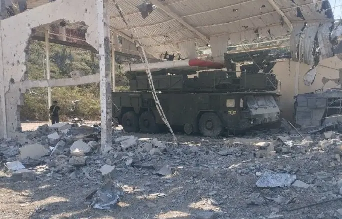 美軍連倉庫內的防空導彈也沒有放過，這也反映美軍對委內瑞拉防空系統部署進行了大量偵察，掌握了其部署的具體信息。