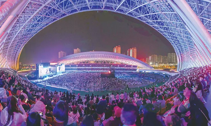 摇滚编年史超级演唱会在丹河体育场震撼举行