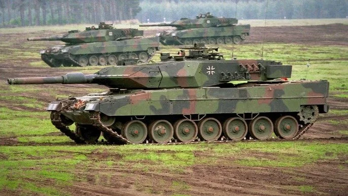 18辆“豹2”坦克运抵乌克兰 路线严格保密