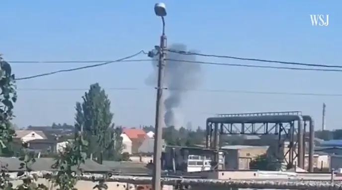 俄乌正在赫尔松地区交火，视频截图