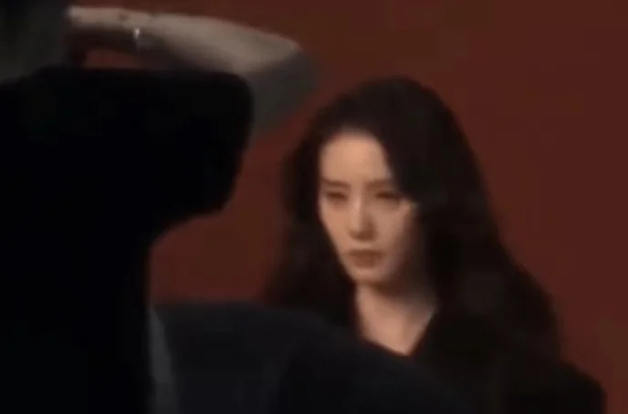 刘诗诗拍广告儿子来探班 一脸宠溺藏不住