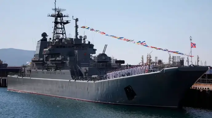 俄海军登陆舰“奥列涅戈尔斯基·戈尔尼亚克”号