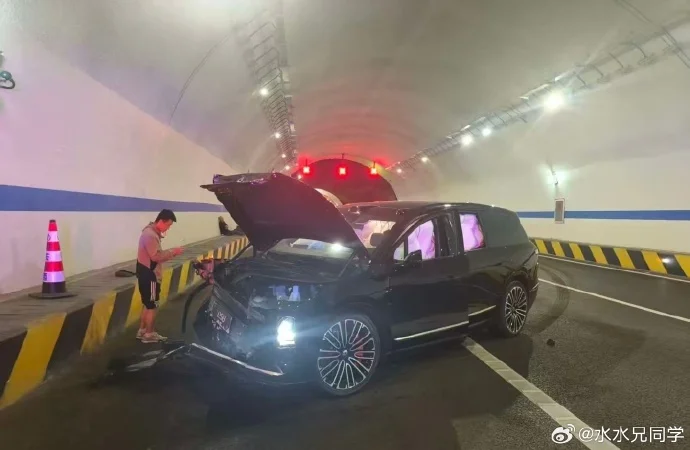 全新es8首撞？官方回应：工作车意外事故，非辅助驾驶