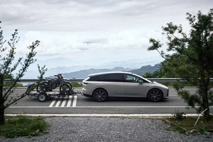 李想：理想i6没有小订，9月底开始交车