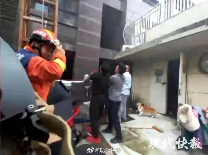 连云港消防回应火灾母女坠楼：为什么没立即救人？为什么没铺气垫架云梯？