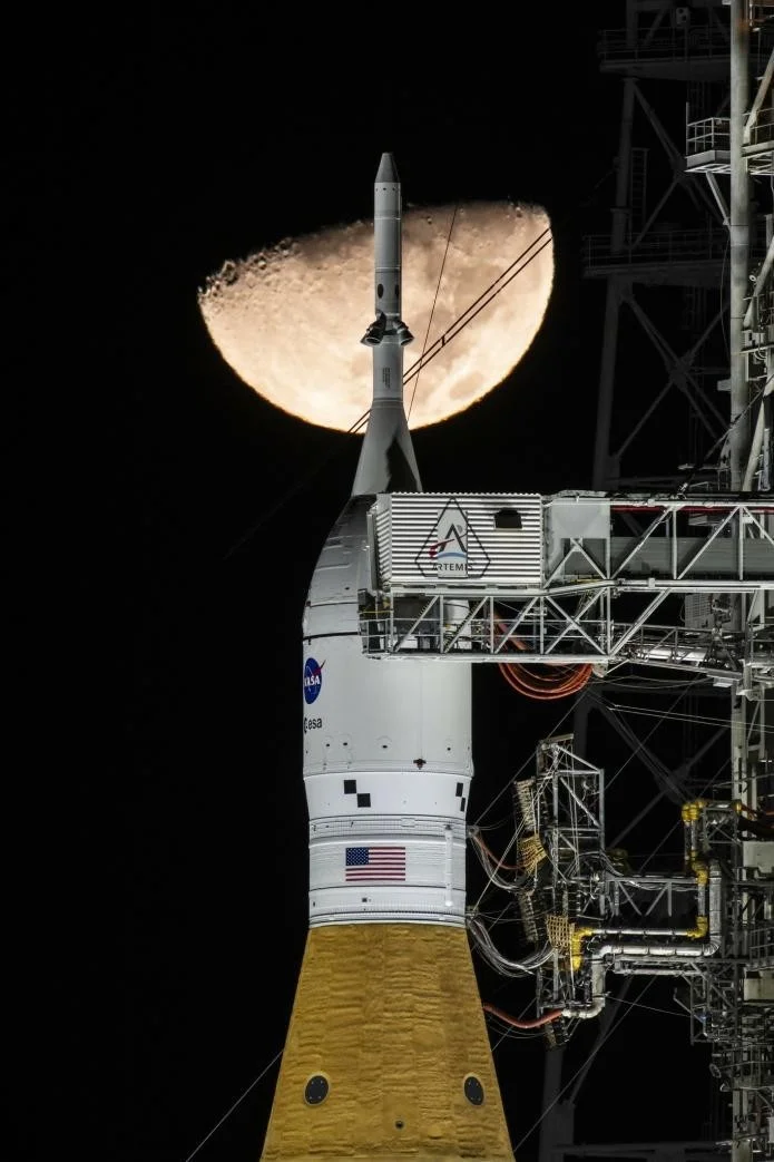 用尽历史遗产走捷径，美国重返月球计划尴尬了