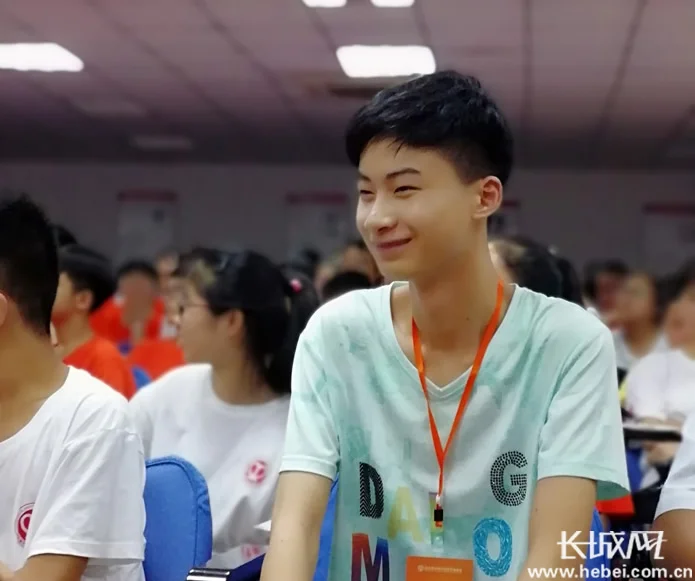 寒门学子庞众望|“学霸”的世界不仅有天赋，更有自律-庞众望休学了